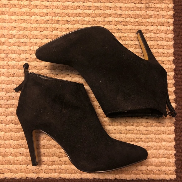 Black Booties Size 7.5 ⭐️ $15 - Picture 2 of 3